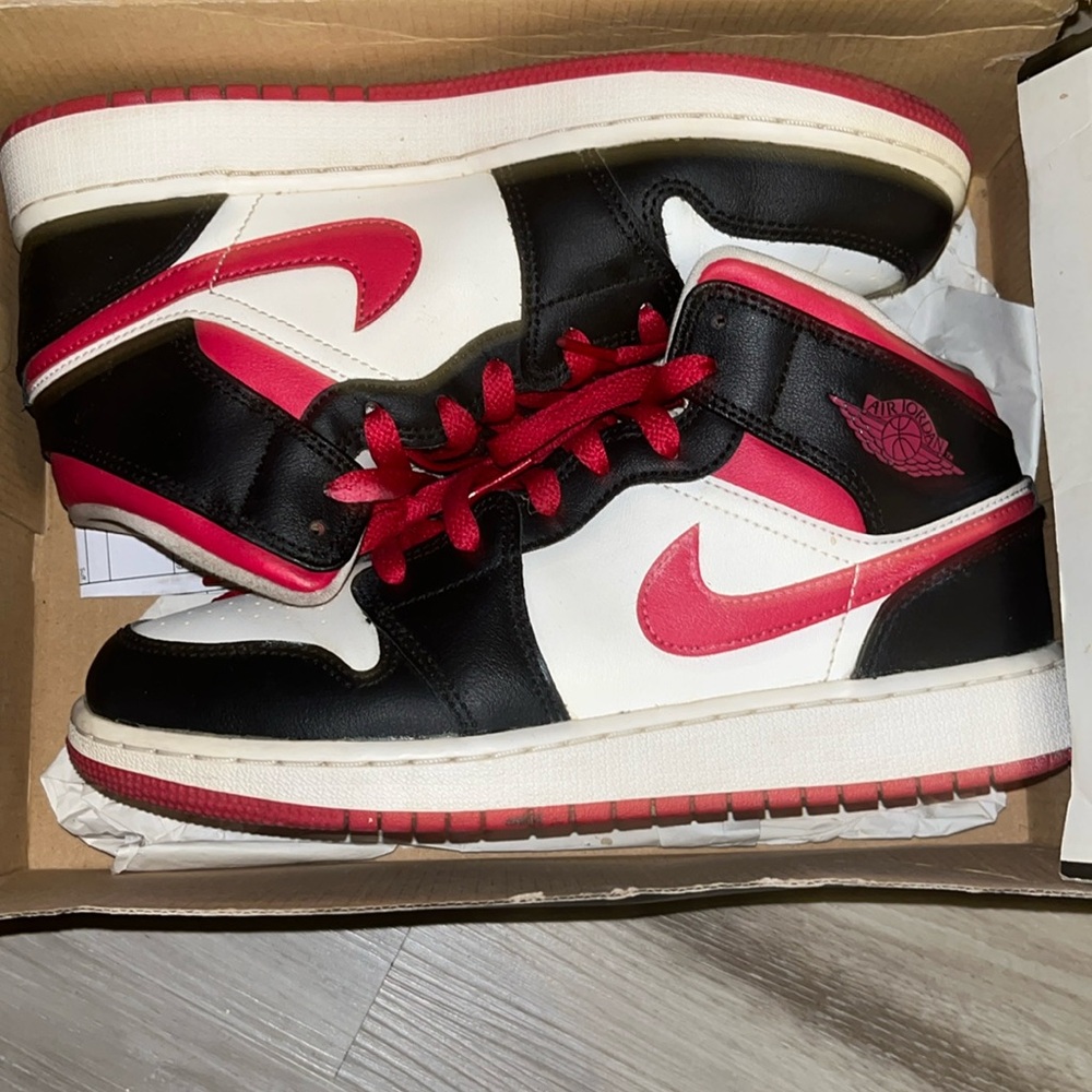Jordan’s, Black, White, and Red , and they are a size 6 kids